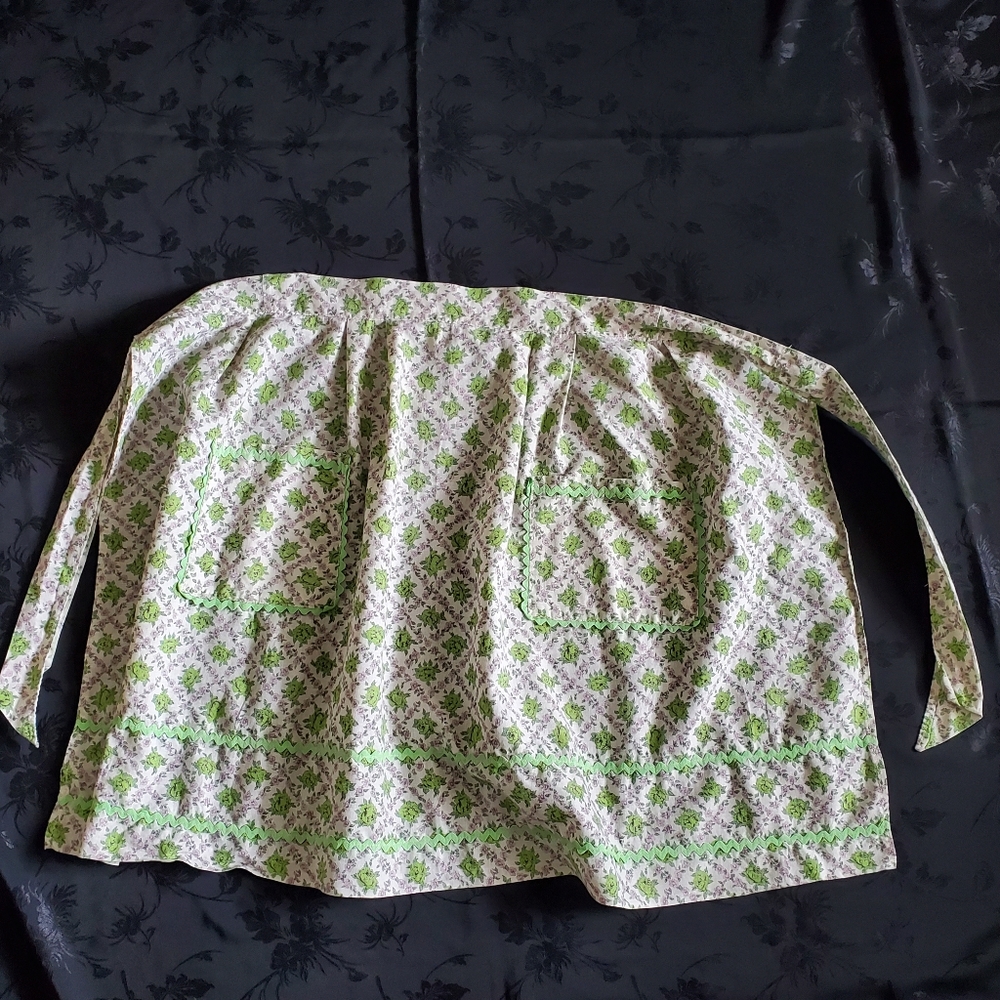 Half Apron Vintage Green White Floral Rick Rack Handmade Cottagecore Pockets
